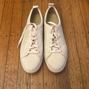 Under armour sport style pale pink platform leather shoes